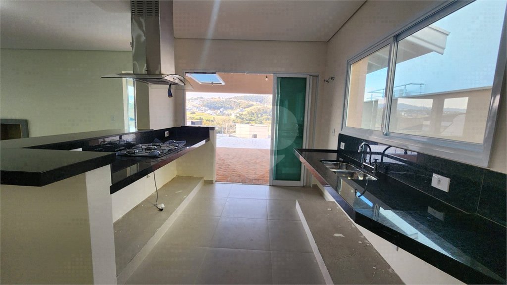 Casa à venda com 4 suítes no condomínio Santa Isabel I, Louveira - SP