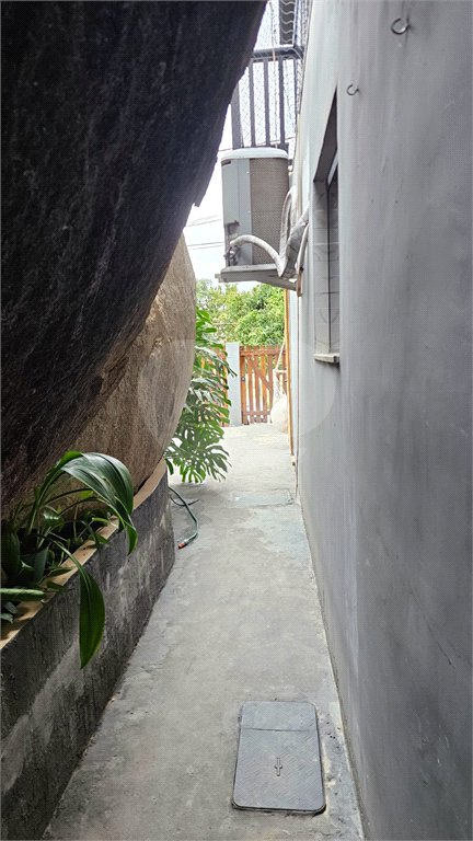 Casa à venda com 3 quartos, sendo 2 suítes, no condomínio Vale Encantado, Rio de Janeiro - RJ