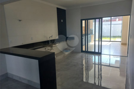 Casa à venda com 3 suítes no condomínio Reserva Real, Paulínia - SP