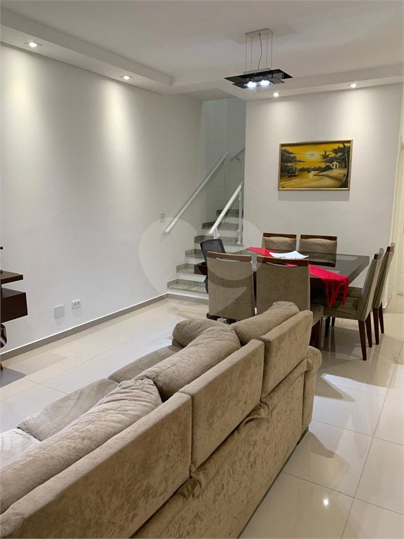 Sobrado à venda com 3 quartos, sendo 1 suíte,  em Vila Gumercindo, São Paulo, SP