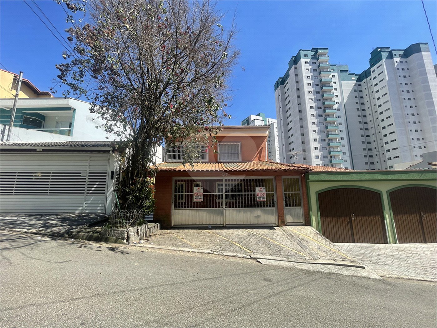 Sobrado à venda com 4 quartos, sendo 1 suíte, em Vila Gilda, Santo André, SP