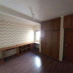 Casa térrea com 3 dormitórios, sendo 1 suíte.