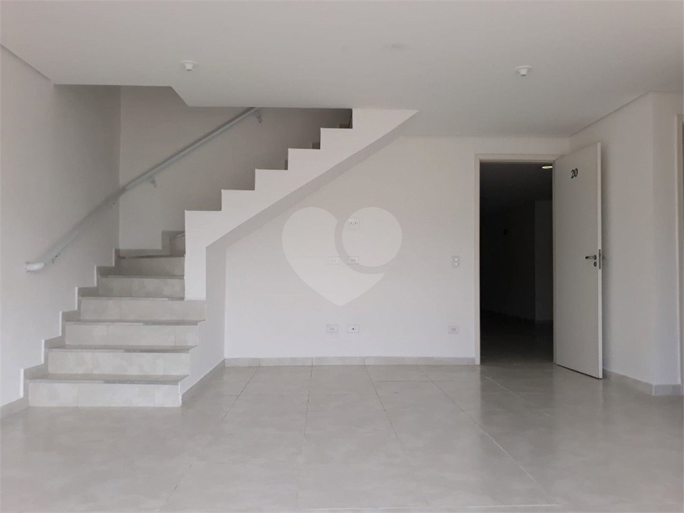 Apartamento à venda ou para alugar com 2 quartos, sendo 1 suíte,  em Vila Santa Isabel, São Roque, SP