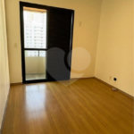 Apartamento à venda com 3 quartos, sendo 2 suítes, em Moema, São Paulo, SP