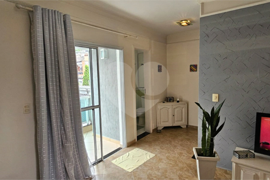 Casa à venda com 3 quartos, sendo 1 suíte, no condomínio Res Santa Inês, São Paulo - SP