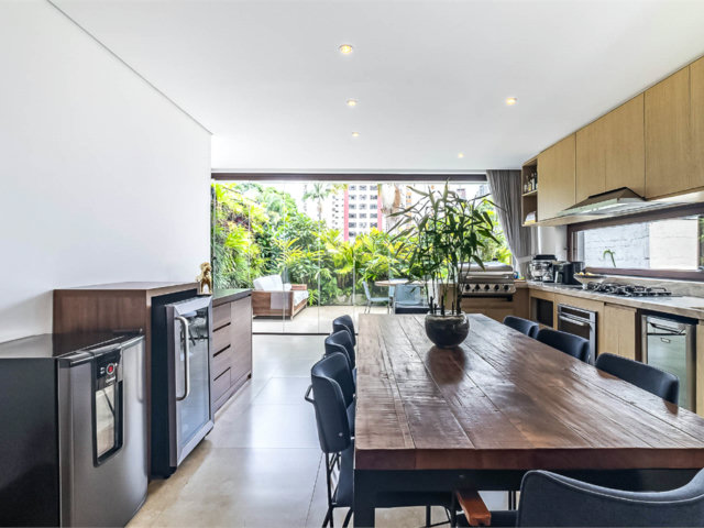 Casa de Vila à venda com 4 quartos, sendo 3 suítes,  em Vila Nova Conceição, São Paulo, SP
