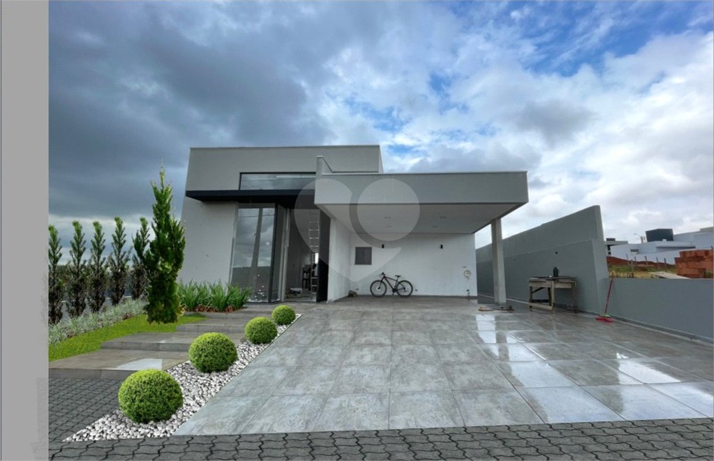 Casa à venda com 3 suítes no condomínio Residencial Golden Ville, Itapetininga - SP