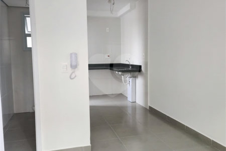 Casa à venda com 2 quartos, sendo 1 suíte, no condomínio Residencial Sanches, São Paulo - SP