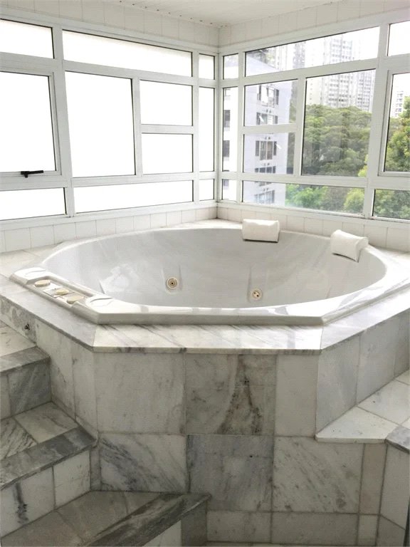 Apartamento à venda com 4 suítes em Vila Suzana, São Paulo, SP