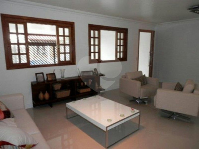 Sobrado à venda com 3 quartos, sendo 1 suíte,  em Jardim Prudência, São Paulo, SP
