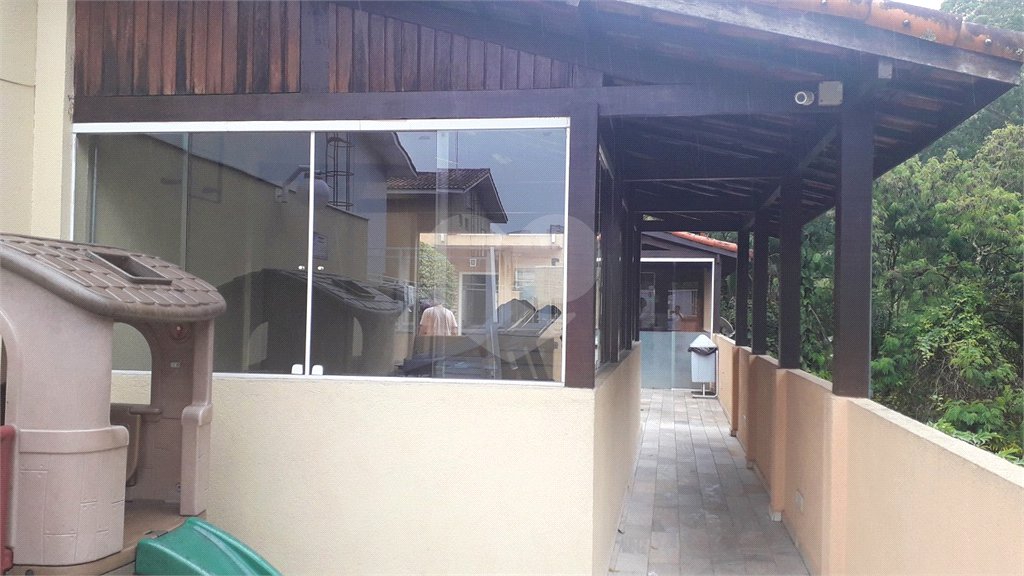 Casa à venda com 3 quartos, sendo 1 suíte,  no condomínio Jardim das Palmas, São Paulo - SP