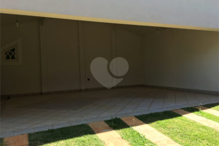 Casa à venda com 3 suítes em Vila Nastri, Itapetininga, SP