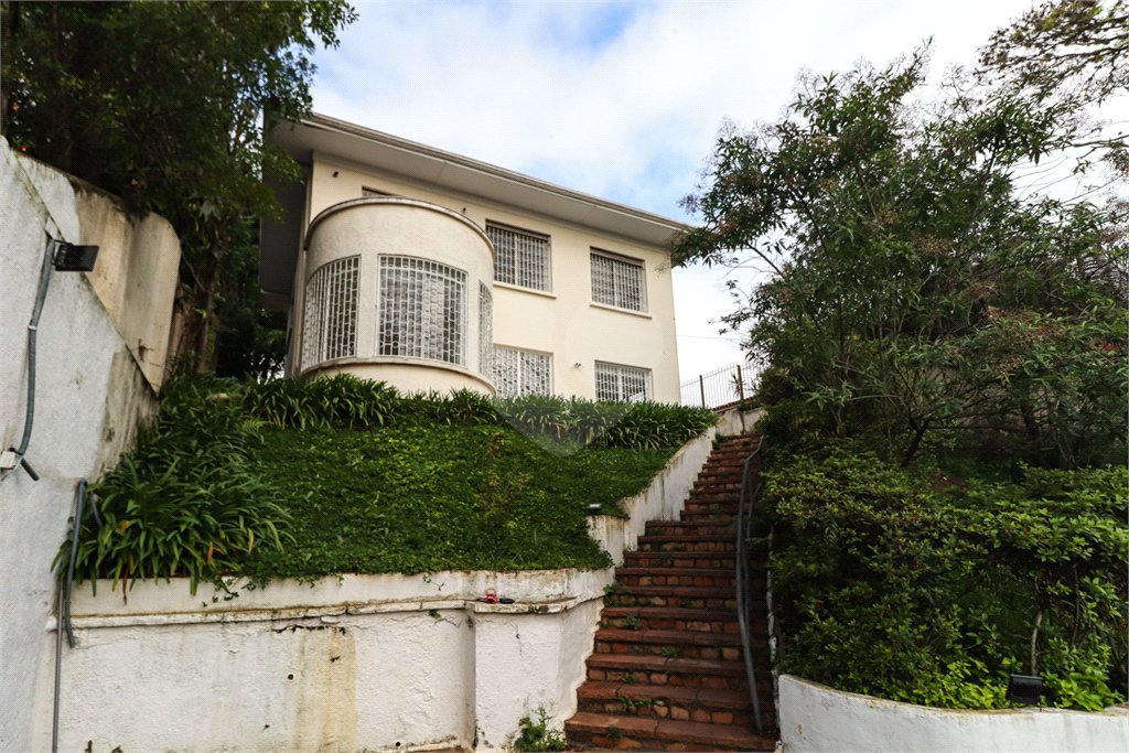 Casa à venda ou para alugar com 4 quartos, sendo 1 suíte,  em Pacaembu, São Paulo, SP