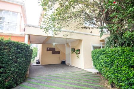 Casa à venda com 4 quartos, sendo 3 suítes, no condomínio Residencial Sans Souci, São Paulo - SP
