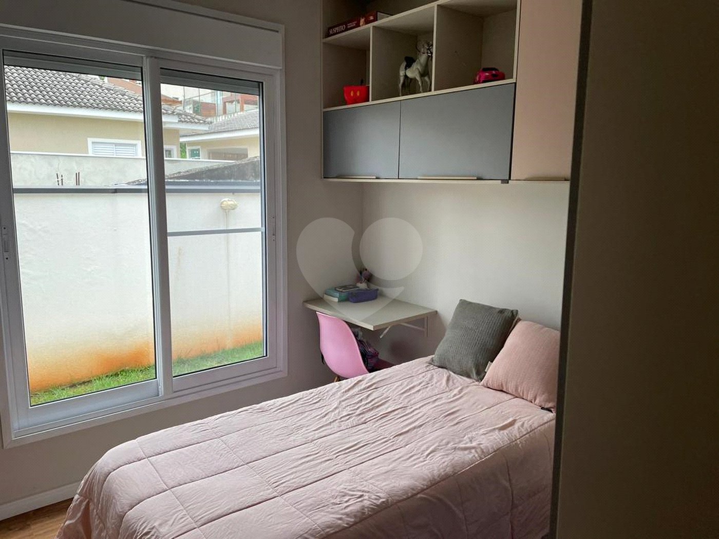 Casa à venda com 3 quartos, sendo 1 suíte,  no condomínio Aruã, Mogi das Cruzes - SP