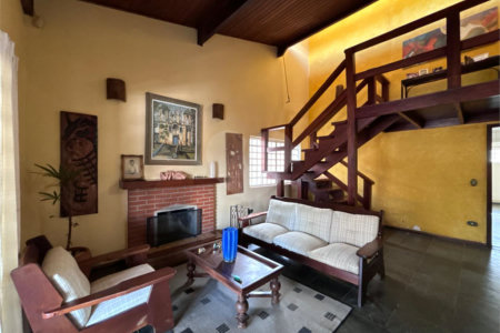 Casa à venda com 5 quartos, sendo 2 suítes,  em Jardim Maristela, Atibaia, SP