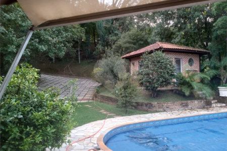 Chácara à venda com 7 quartos, sendo 3 suítes, em Saboó, São Roque, SP