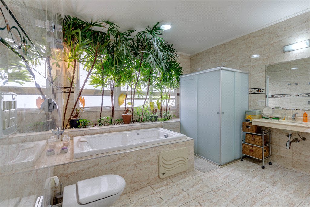 Casa à venda com 4 suítes em Chácara Monte Alegre, São Paulo, SP