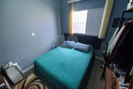 Casa Térrea com 3 dormitórios, sendo 1 suíte.