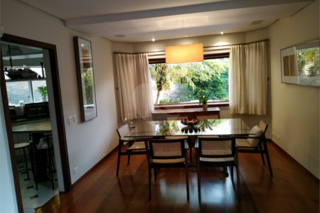 Casa à venda com 3 suítes em Interlagos, São Paulo, SP
