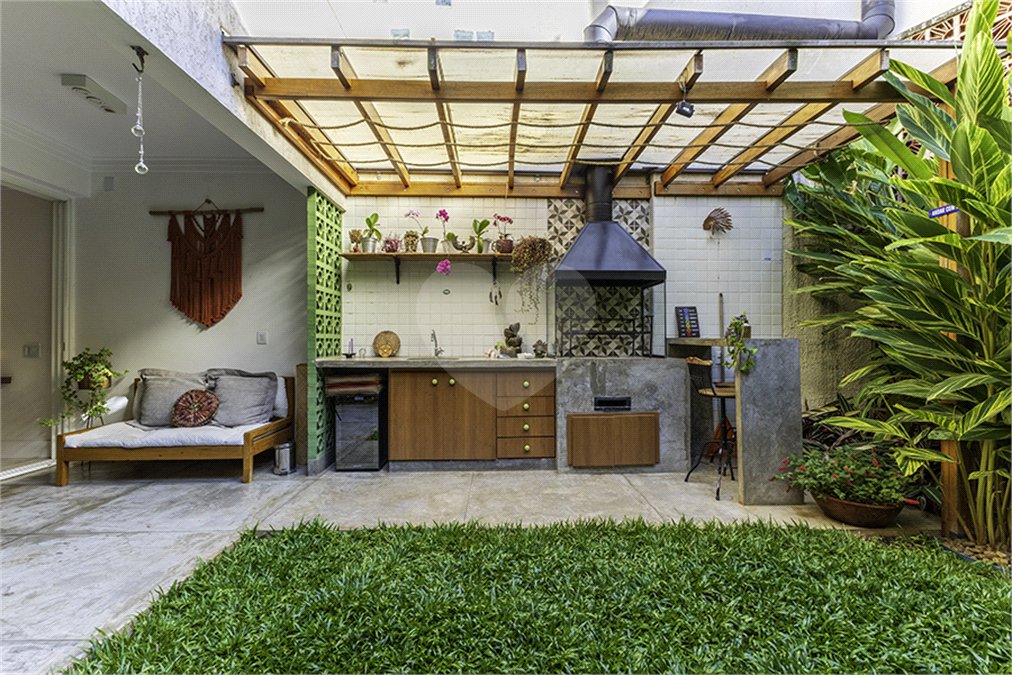 Sobrado à venda com 3 quartos, sendo 1 suíte, em Vila Ipojuca, São Paulo, SP