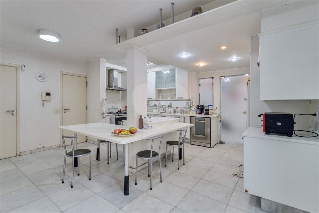Casa à venda com 4 quartos, sendo 2 suítes, em Chácara Monte Alegre, São Paulo, SP