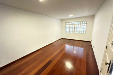 Casa à venda com 3 quartos, sendo 1 suíte, em Jardim Trussardi, São Paulo, SP