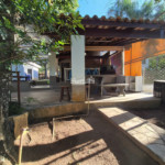 Casa Pé na Água em Atibaia com Acesso à Represa e Mais de 3.000 m² de Natureza