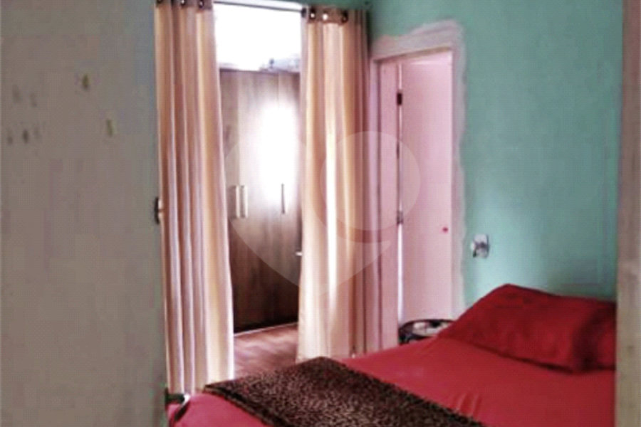 Sobrado à venda com 4 quartos em Parada Inglesa, São Paulo, SP