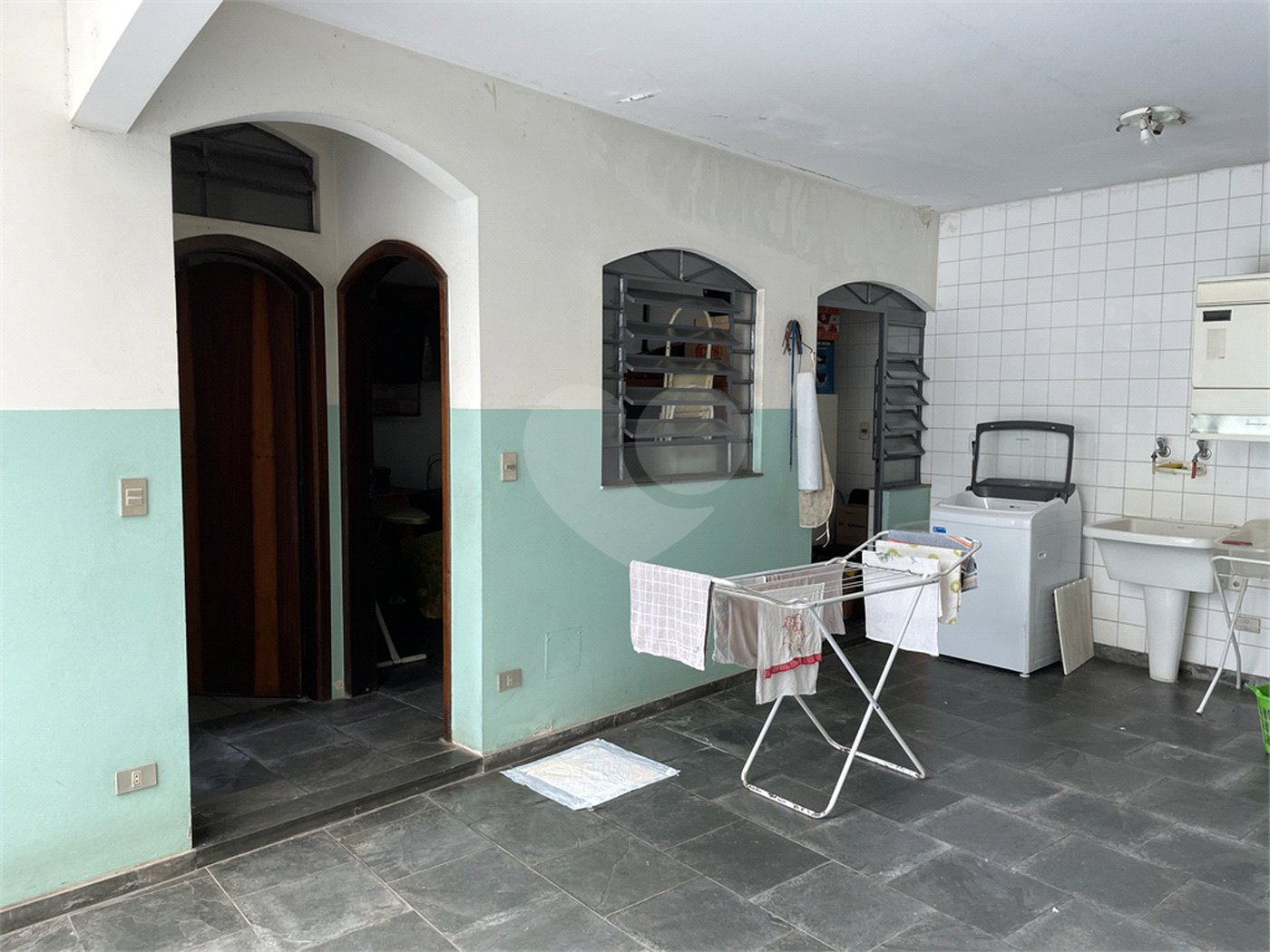 Sobrado à venda ou para alugar com 3 suítes em Lavapés, Mairiporã, SP