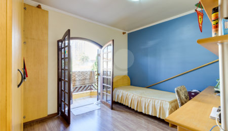 Sobrado à venda com 4 quartos, sendo 1 suíte,  em Alto da Boa Vista, São Paulo, SP