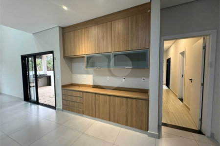 Casa à venda com 3 quartos, sendo 1 suíte, no condomínio Jardim Laguna, Indaiatuba - SP