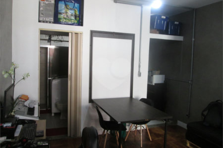 APARTAMENTO TODO REFORMADO!! 1 dormitório. Bairro da Bela Vista. Área Útil: 36 m².