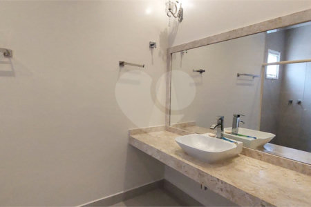 Casa à venda com 3 suítes no condomínio Figueira Garden, Atibaia - SP