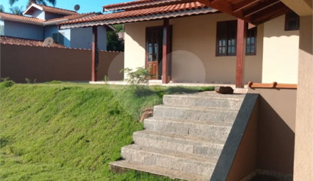 Casa à venda com 3 quartos, sendo 1 suíte,  no condomínio Marf Ii, Bom Jesus dos Perdões - SP