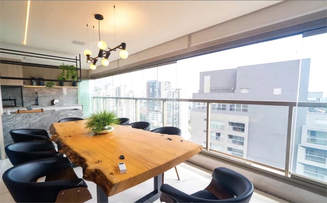 Apartamento à venda com 3 suítes em Vila Clementino, São Paulo, SP