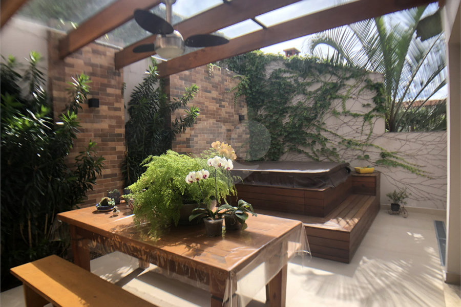 Casa à venda com 4 suítes no condomínio Residencial Floresta, São Paulo - SP