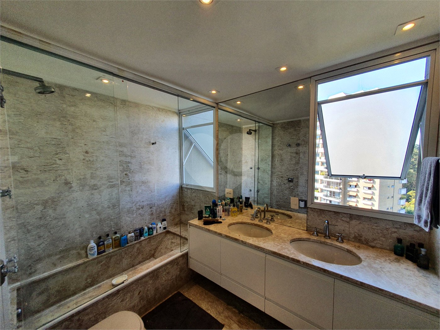 Apartamento à venda com 3 quartos, sendo 2 suítes, em Alto da Boa Vista, São Paulo, SP
