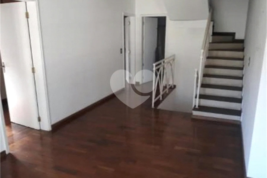 Casa à venda com 4 suítes no condomínio Suíça da Cantareira, Mairiporã - SP