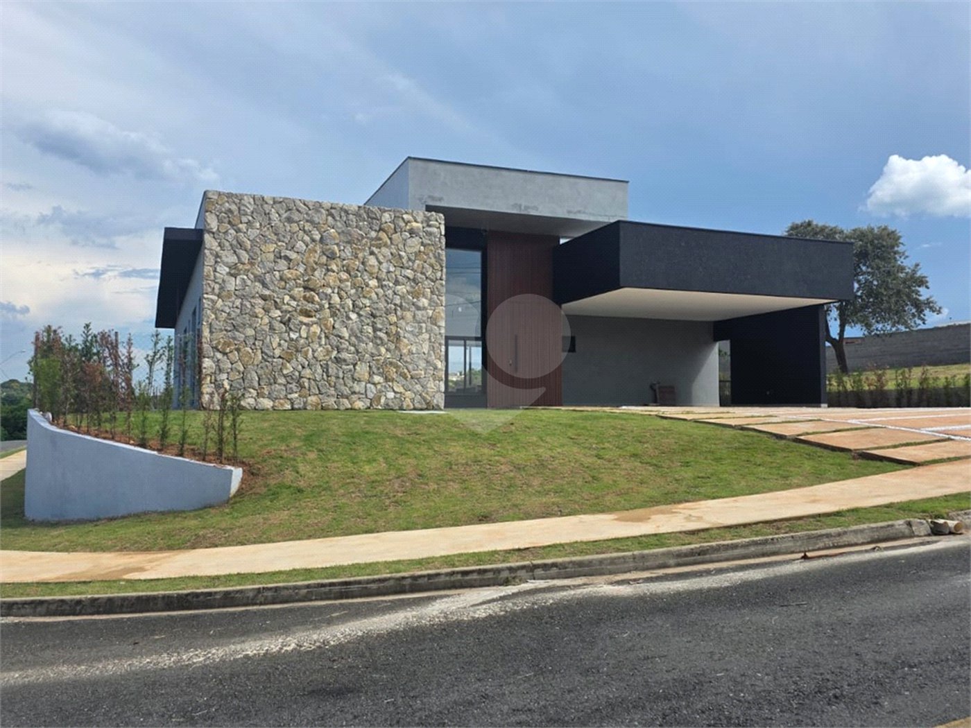 Casa à venda com 3 suítes no condomínio Village Ipanema 2, Araçoiaba da Serra - SP