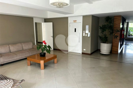 Apartamento à venda com 3 quartos, sendo 1 suíte,  em Campo Belo, São Paulo, SP