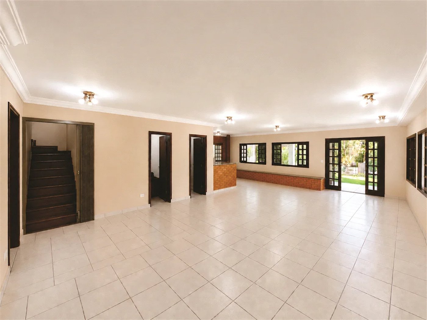 Casa à venda com 5 quartos, sendo 4 suítes, no condomínio Parque dos Príncipes, São Paulo - SP