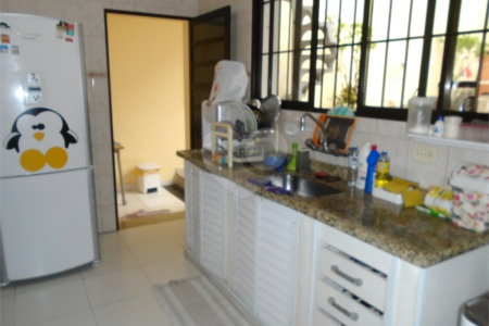 Sobrado à venda com 3 suítes em Moema, São Paulo, SP