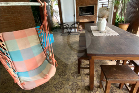 Casa à venda com 4 quartos, sendo 1 suíte,  em Vila Oliveira, Mogi das Cruzes, SP