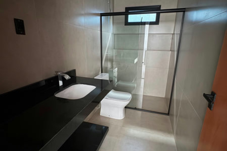 Casa à venda com 3 quartos, sendo 1 suíte,  em Residencial Costa Leste, Três Lagoas, MS