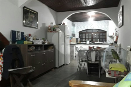 Chácara à venda com 8 quartos, sendo 3 suítes, no Centro, Toledo, MG