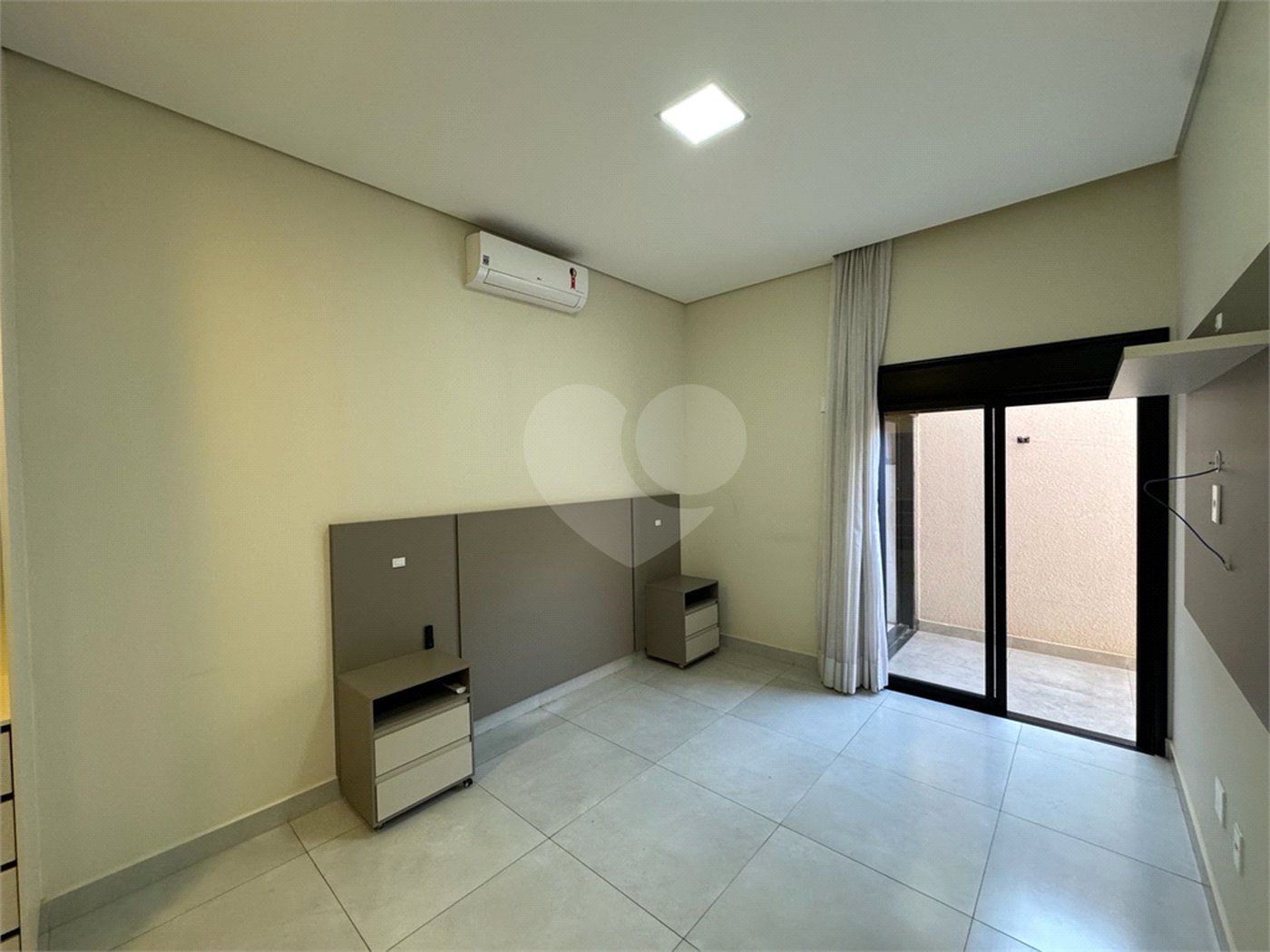 Casa à venda com 3 quartos, sendo 1 suíte, no condomínio Vila Ytu, Indaiatuba - SP