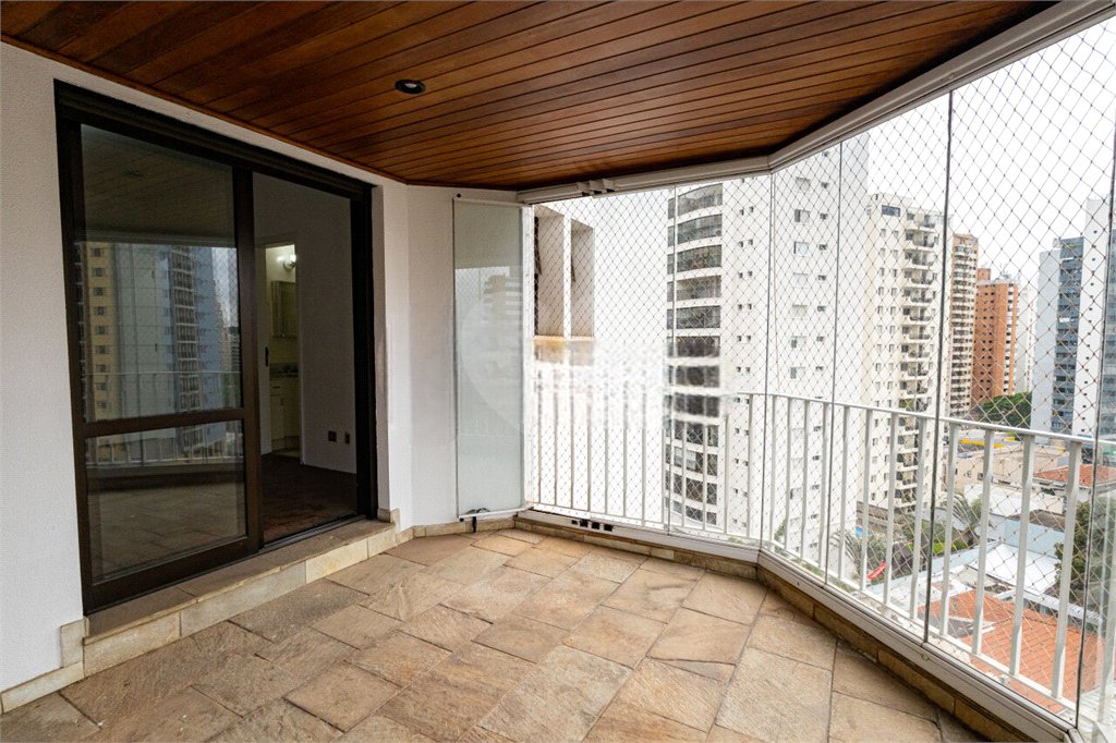Apartamento para alugar com 3 suítes em Moema, São Paulo, SP