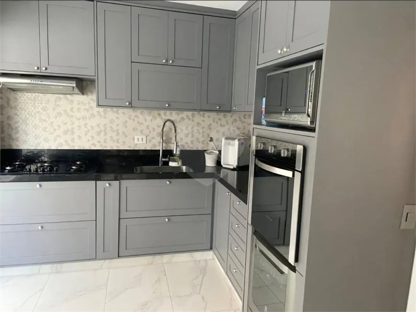 Casa à venda com 3 quartos, sendo 1 suíte,  no condomínio Villas de São Francisco I, São Paulo - SP