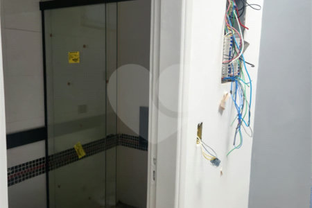 Casa à venda com 3 quartos, sendo 2 suítes, no condomínio Sollares, Araraquara - SP
